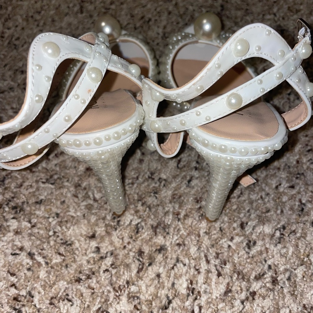 Heels - Picture 3 of 4